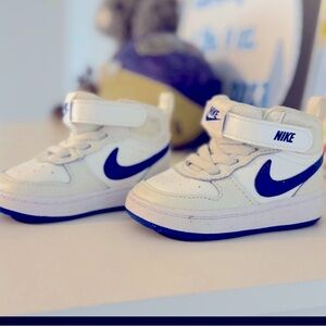 Nike Court Borough Low Recraft shoes 💙
👟👟Size: 3.5 U.S